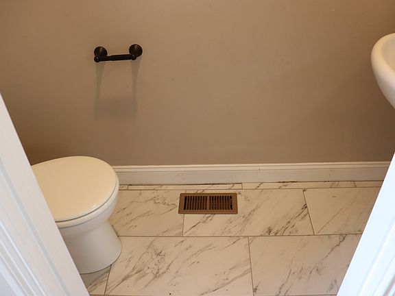 5th image of 521 Cresthaven Ln