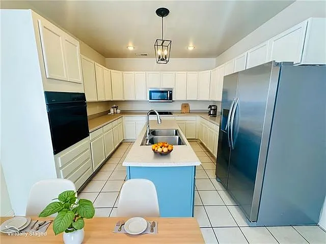 3 bed, 2.5 bath, 1900 sqft, $1,950 — Photo 4