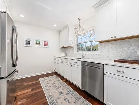 2048 Jervis Rd — Photo 8