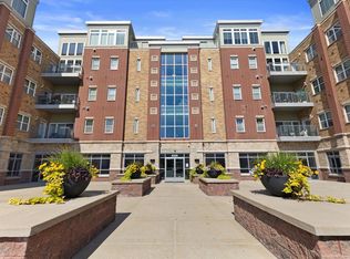 6330 W Greenfield Ave APT 211, West Allis, WI 53214