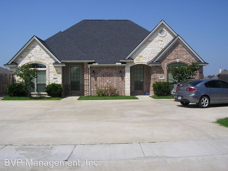 1st image of 3829 Oldenburg Ln
