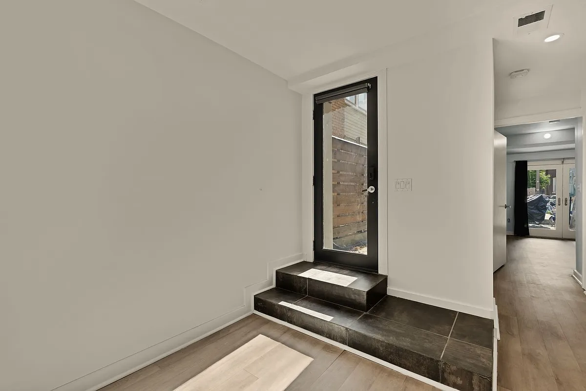 Building Photo - 1716 Kenyon St NW