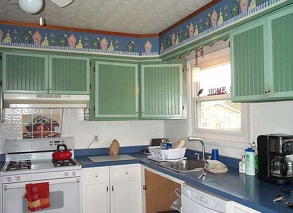 2nd image of 158 East St