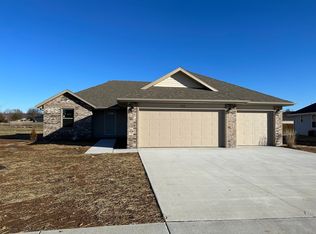 446 E Melton Rd, Ozark, MO 65721