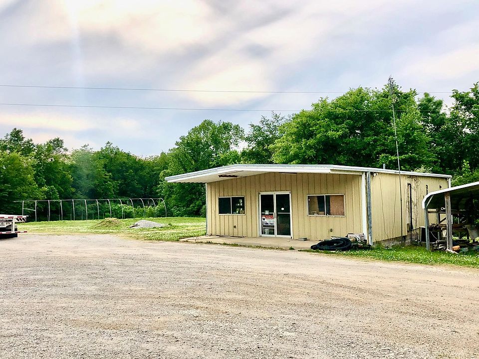 2nd image of 1429 Turnpike Rd