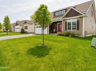 27 Lakepointe Way, Saratoga Springs, NY 12866