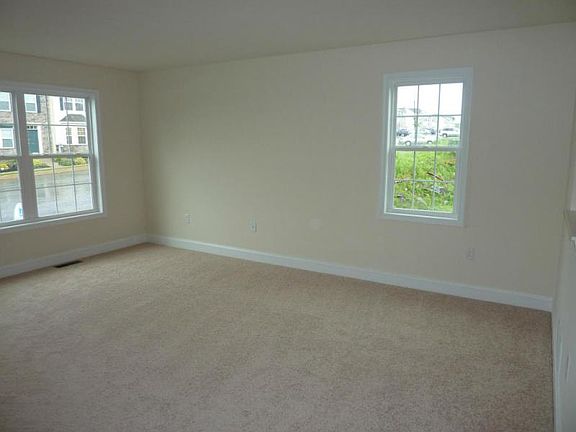 3rd image of 111 Cartledge Ln