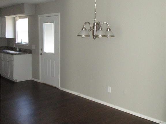 4th image of 1702 Waggoner Dr