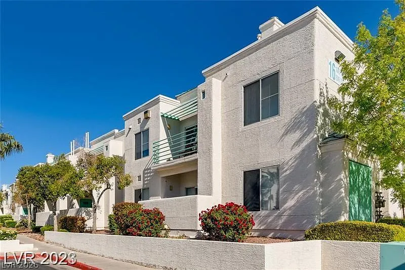 1 bed, 1.0 bath, 711 sqft, $1,295 — Photo 3