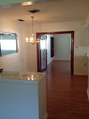 4th image of 1322 W New Hampshire St
