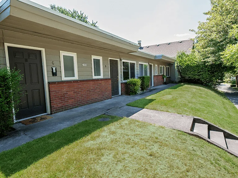 Clinton Court | Exterior