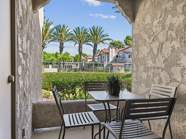 Hidden Hills Condominium Rentals — Photo 17