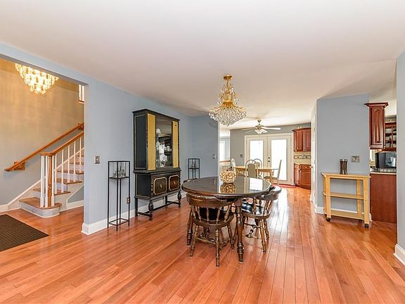 5th image of 1135 Knopf St