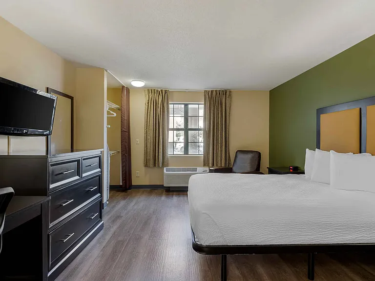 Studio Suite - 1 Queen Bed