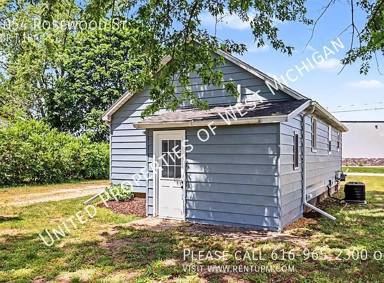 1054 Rosewood St — Photo 14