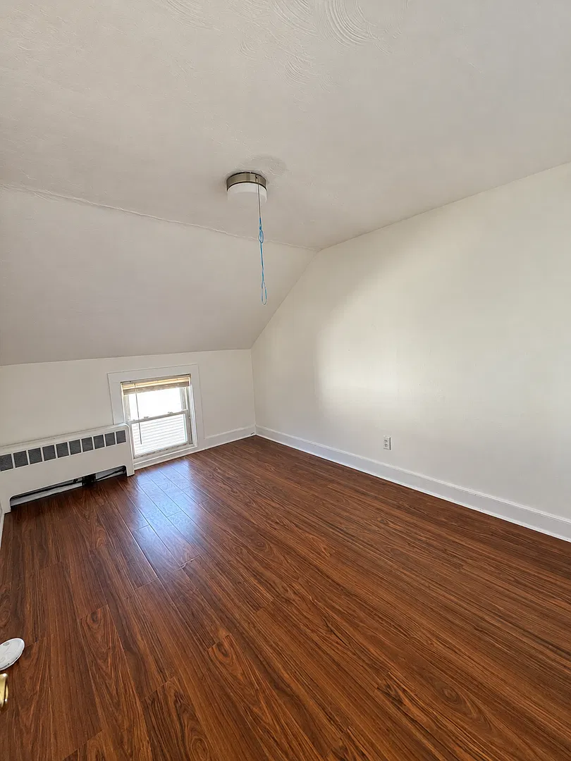 3 Bed/1 Bath in Downtown Warren — Photo 1