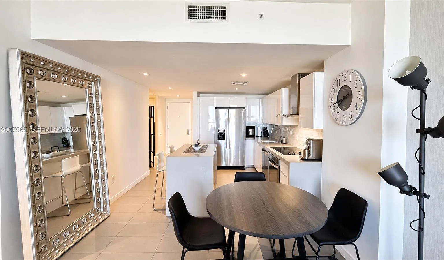 Canvas Condo — Photo 3