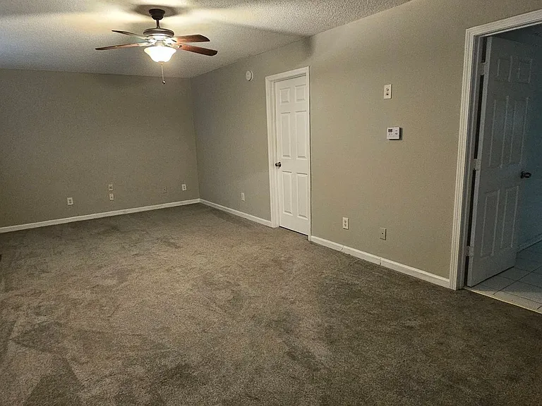 512 Earnest Ln — Photo 5