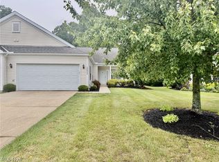 10842 Crossings Dr, Aurora, OH 44202