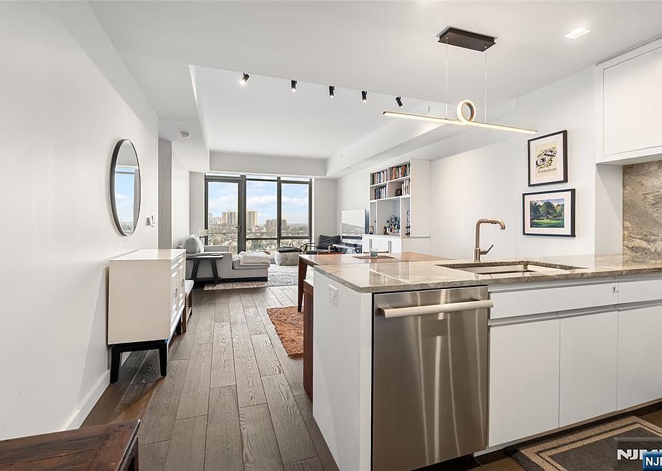 1st image of 320 Adolphus Ave #Penthouse 02