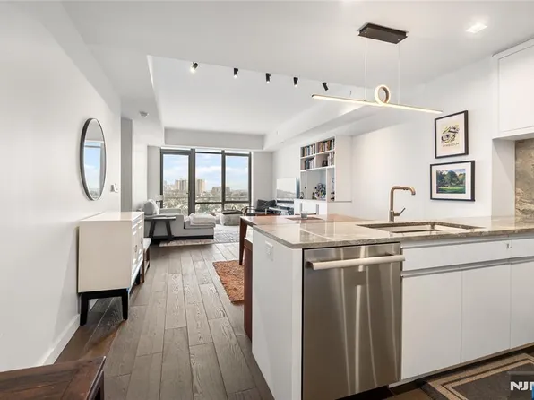 320 Adolphus Ave #Penthouse 02, Cliffside Park, NJ 07010