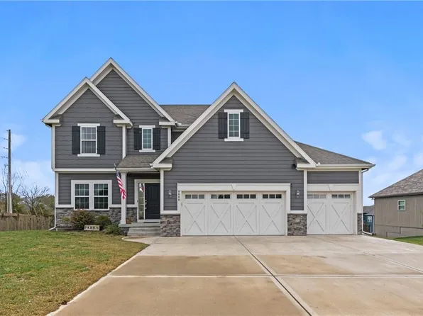 8800 NE Pawpaw Dr, Kansas City, MO 64157