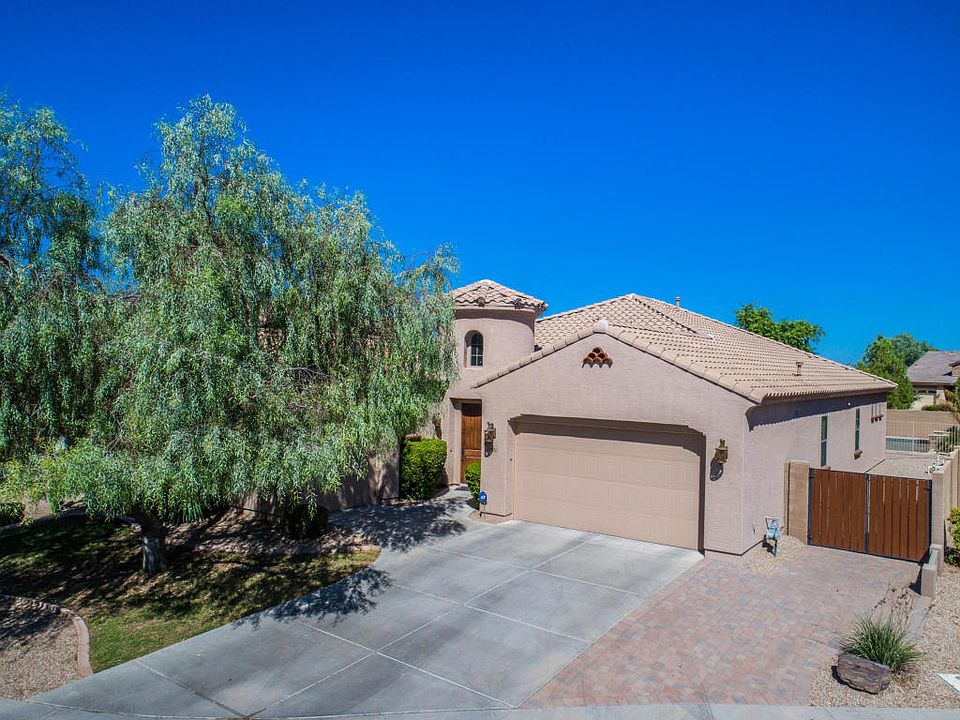 1st image of 2572 E Redwood Pl