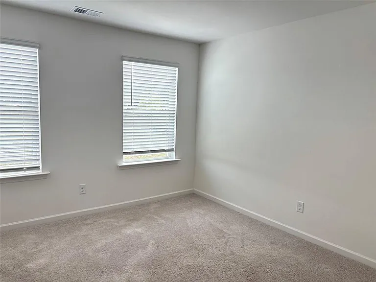 104 Mission Blvd — Photo 16