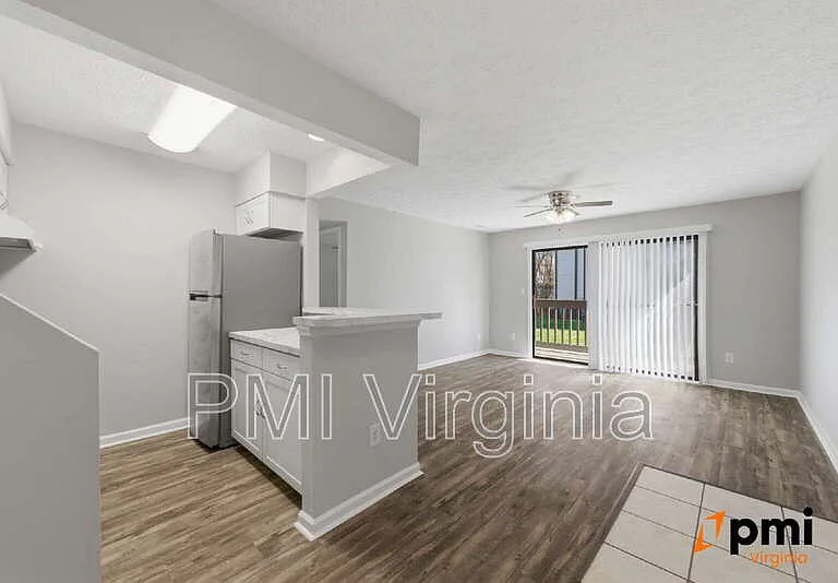 326 Wells Ct — Photo 1