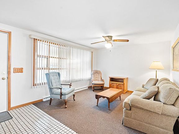 3rd image of 9 Wild Berry Dr