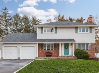 9 Gatewood, HAUPPAUGE, NY 11788
