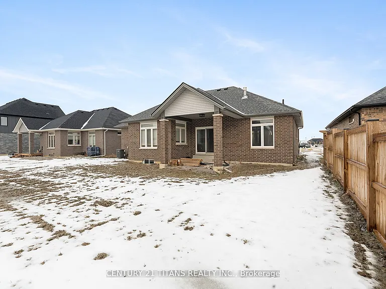 19 Tracy Dr — Photo 33