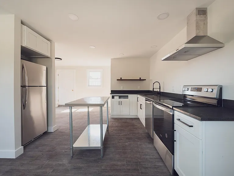 67 Elm St #C — Photo 2