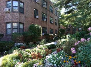 2 Town House Pl APT 1G, Great Neck, NY 11021