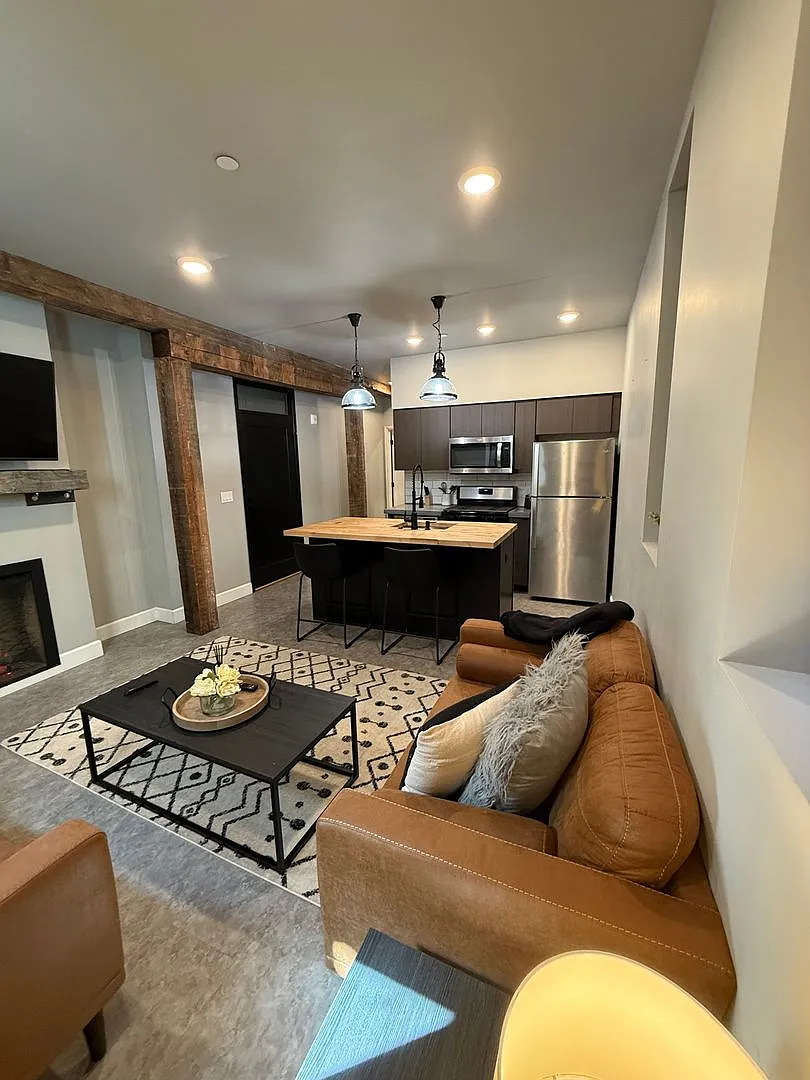 305 N Alaska CLN Investements — Photo 4