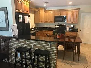 3 bed, 2.0 bath, 1109 sqft, $3,200 — Photo 2