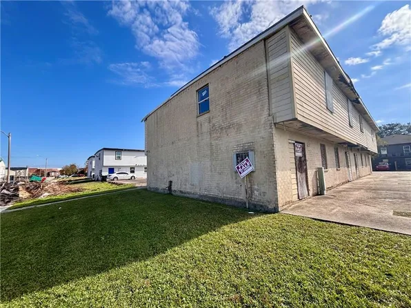 7730 N Coronet Ct, New Orleans, LA 70126