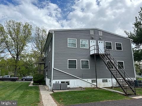 2nd image of 538 Green St