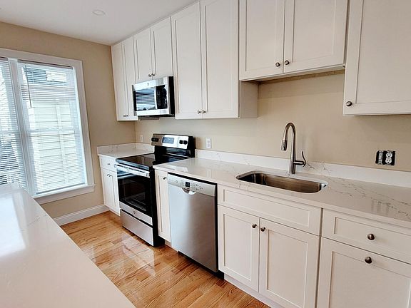 2nd image of 62 Waverly St #1