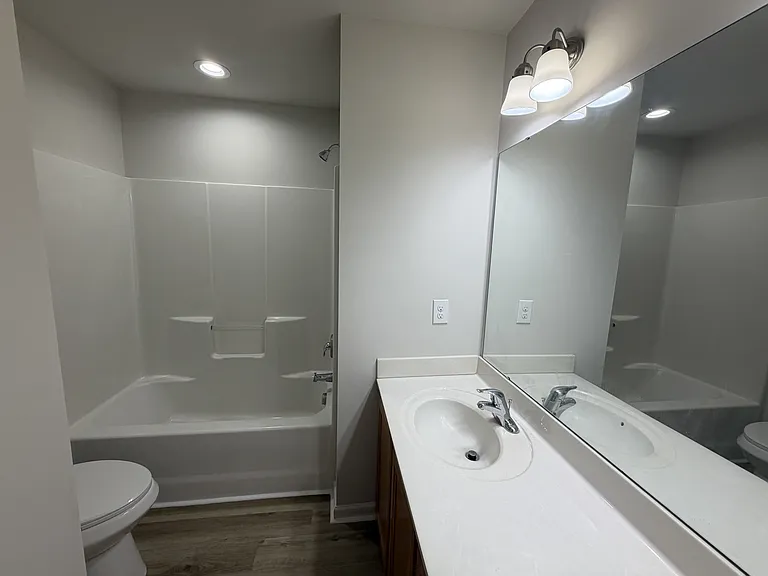 1037 Grand Rdg — Photo 9
