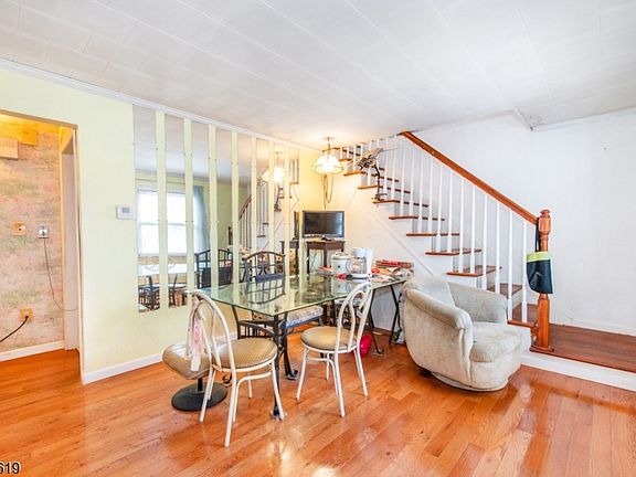 4th image of 257 Floral Ln