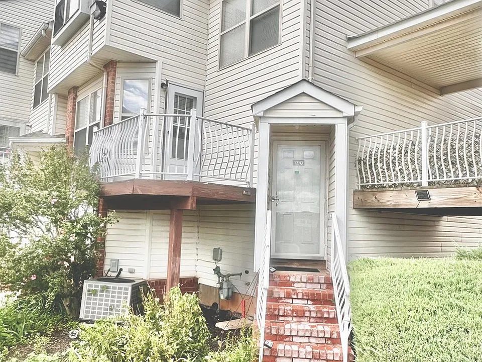 790 Harbortown Blvd