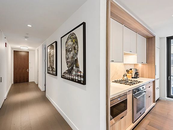 3rd image of 180 Avenue Of The Amer #3A