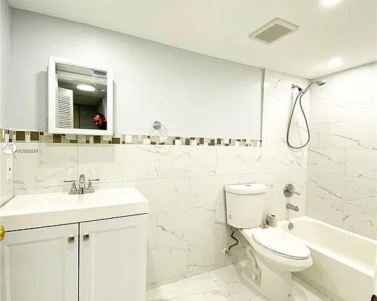 2nd image of 8275-152 Avenida #D112