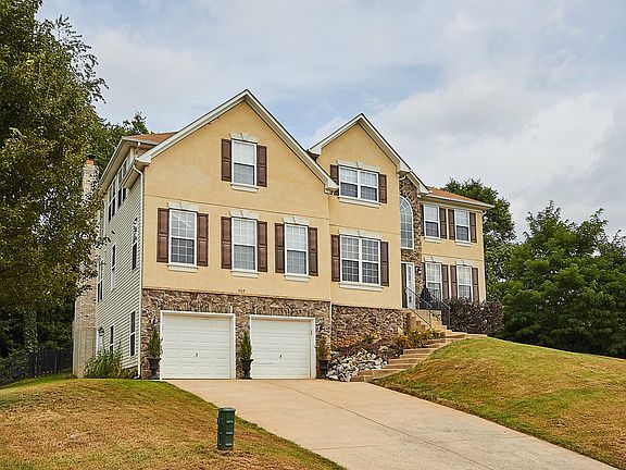2nd image of 308 Henderson Ct