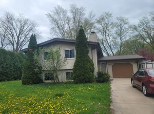 10156 S Nicholson Rd, Oak Creek, WI 53154