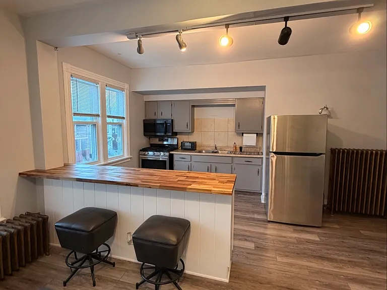 336 W 9th St #2F — Photo 3