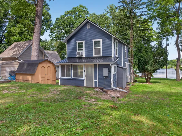 2210 Lakeview Dr, Brooklyn, MI 49230