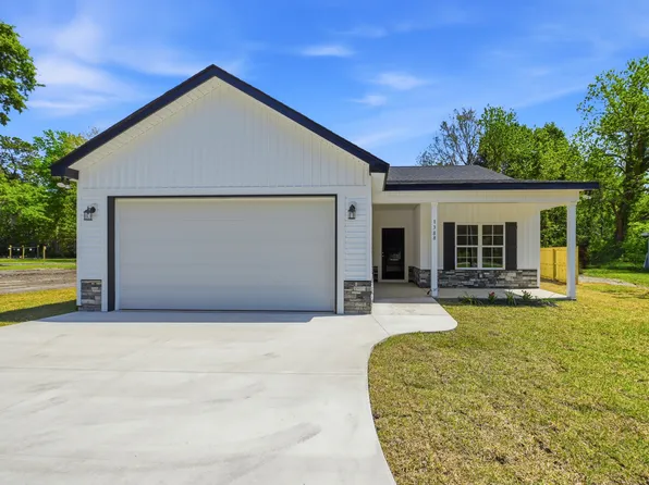1388 Old Folkstone Rd, Sneads Ferry, NC 28460