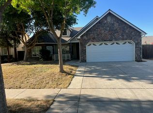 15906 W B St, Kerman, CA 93630